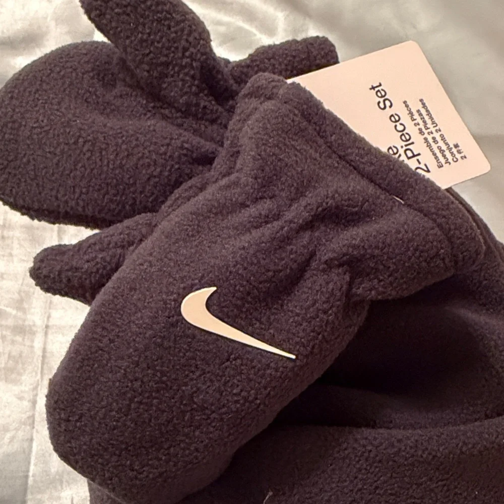 NWT Nike Toddler 2-Piece Fleece Set Trapper Hat and Mittens Gray 2/4